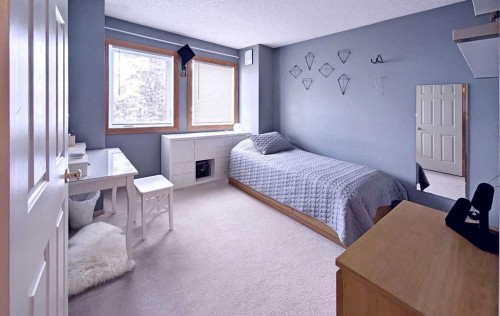 12 Shawbrooke Court Sw, Calgary, AB - Indoor Photo Showing Bedroom