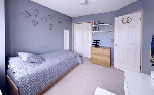 12 Shawbrooke Court Sw, Calgary, AB - Indoor Photo Showing Bedroom