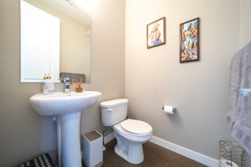 3524 41 Street Sw, Calgary, AB - Indoor Photo Showing Bathroom