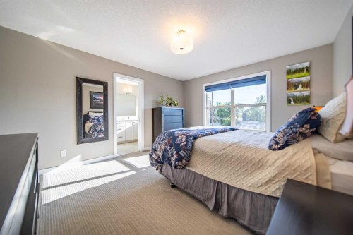3524 41 Street Sw, Calgary, AB - Indoor Photo Showing Bedroom