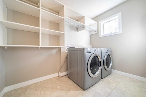 3524 41 Street Sw, Calgary, AB - Indoor Photo Showing Laundry Room