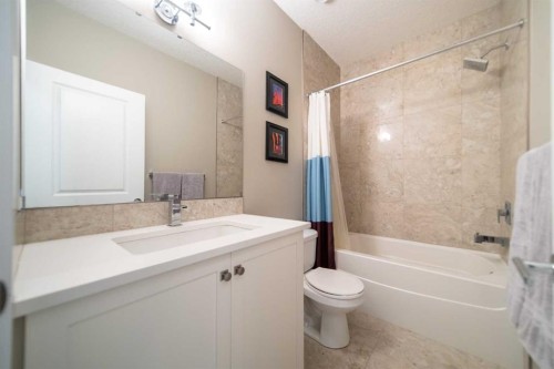 3524 41 Street Sw, Calgary, AB - Indoor Photo Showing Bathroom
