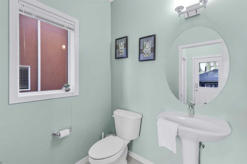 8048 Masters Boulevard Se, Calgary, AB - Indoor Photo Showing Bathroom