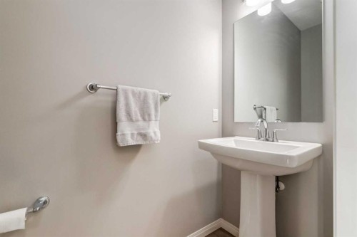 82 Howse Common Ne, Calgary, AB - Indoor Photo Showing Bathroom