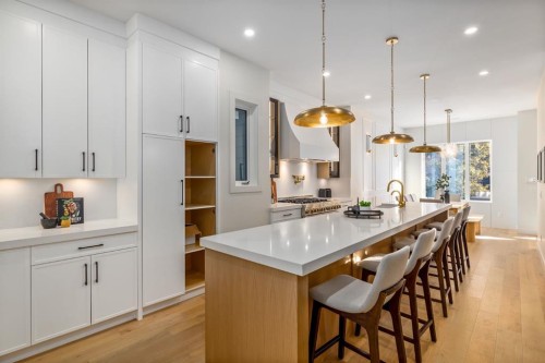 727 15 Street Nw, Calgary, AB - Indoor Photo Showing Kitchen With Upgraded Kitchen