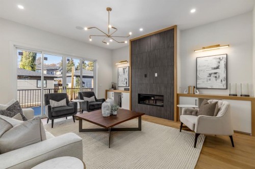 727 15 Street Nw, Calgary, AB - Indoor Photo Showing Living Room