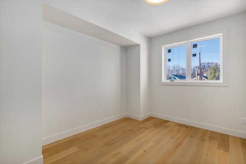 727 15 Street Nw, Calgary, AB - Indoor Photo Showing Other Room