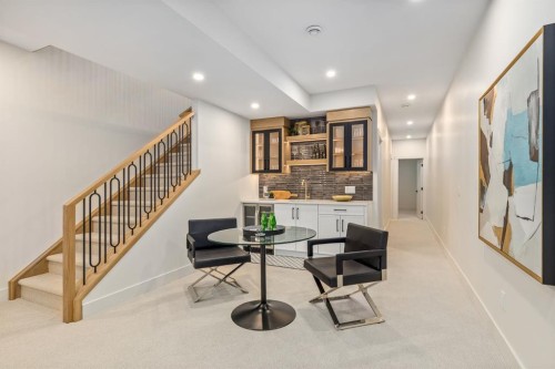 727 15 Street Nw, Calgary, AB - Indoor Photo Showing Other Room