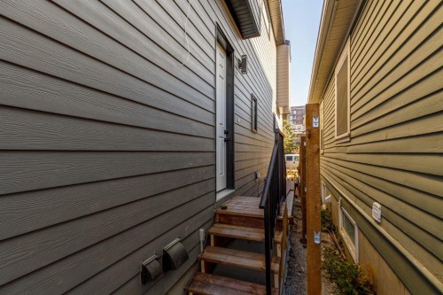 727 15 Street Nw, Calgary, AB - Outdoor With Exterior