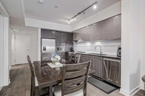 3303-930 6 Avenue Sw, Calgary, AB - Indoor Photo Showing Kitchen With Stainless Steel Kitchen With Upgraded Kitchen
