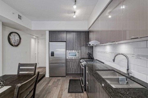 3303-930 6 Avenue Sw, Calgary, AB - Indoor Photo Showing Kitchen With Upgraded Kitchen