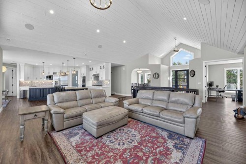 1474 Twp314, Rural Mountain View County, AB - Indoor Photo Showing Living Room