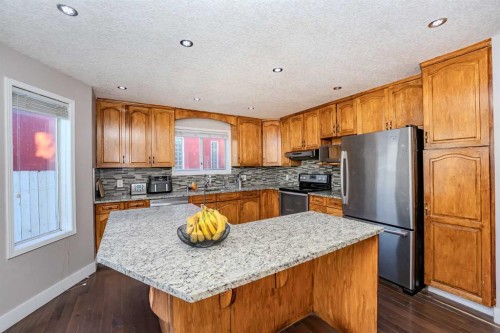 4 Del Ray Crescent Ne, Calgary, AB - Indoor Photo Showing Kitchen