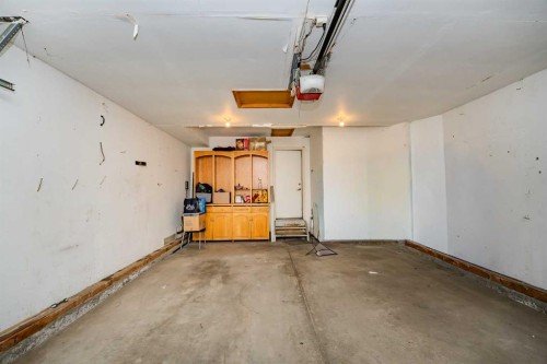 4 Del Ray Crescent Ne, Calgary, AB - Indoor Photo Showing Garage