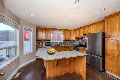 4 Del Ray Crescent Ne, Calgary, AB - Indoor Photo Showing Kitchen