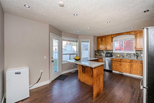 4 Del Ray Crescent Ne, Calgary, AB - Indoor Photo Showing Kitchen