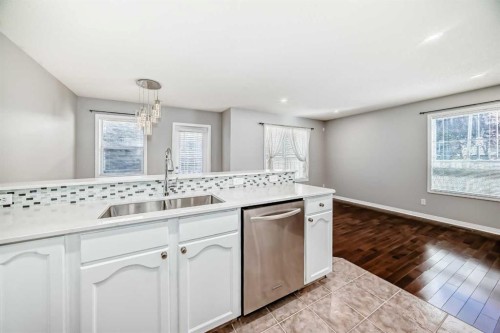 95 Hidden Creek Rise Nw, Calgary, AB - Indoor Photo Showing Kitchen