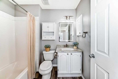 95 Hidden Creek Rise Nw, Calgary, AB - Indoor Photo Showing Bathroom