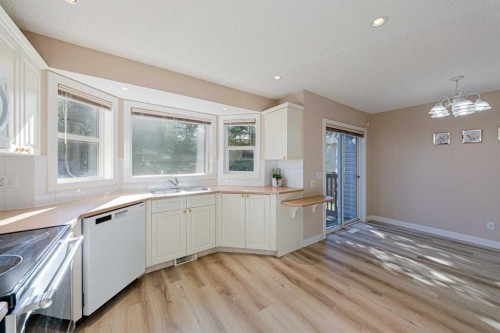 19 Sandarac Road Nw, Calgary, AB - Indoor Photo Showing Kitchen