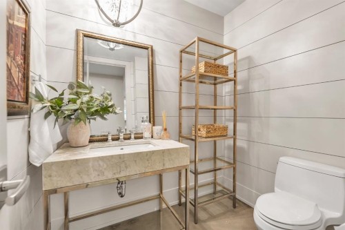 625 Britannia Drive Sw, Calgary, AB - Indoor Photo Showing Bathroom