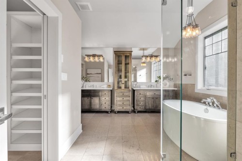 625 Britannia Drive Sw, Calgary, AB - Indoor Photo Showing Bathroom