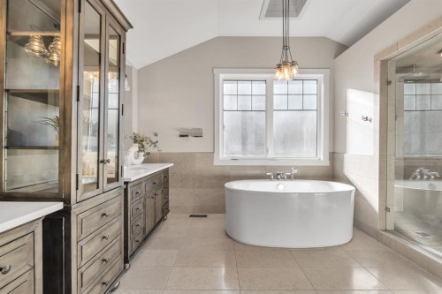 625 Britannia Drive Sw, Calgary, AB - Indoor Photo Showing Bathroom