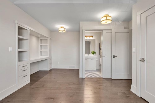 625 Britannia Drive Sw, Calgary, AB - Indoor Photo Showing Other Room