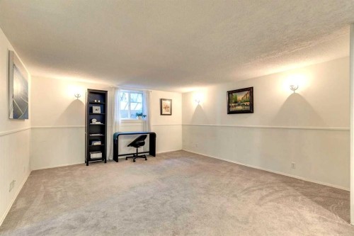 4736 Worcester Drive Sw, Calgary, AB - Indoor