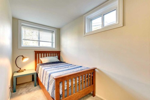 4736 Worcester Drive Sw, Calgary, AB - Indoor Photo Showing Bedroom
