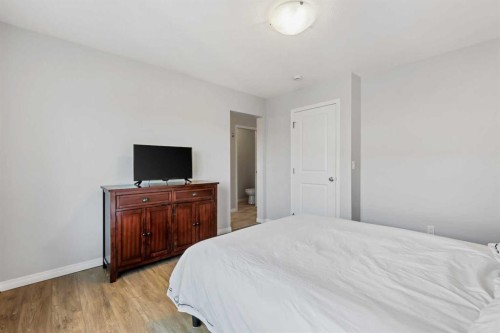 76 Legacy Glen Row Se, Calgary, AB - Indoor Photo Showing Bedroom