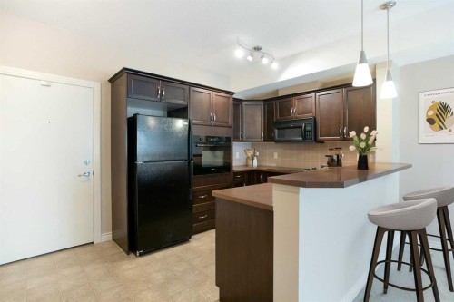 217-60 Royal Oak Plaza Nw, Calgary, AB - Indoor Photo Showing Kitchen