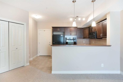 217-60 Royal Oak Plaza Nw, Calgary, AB - Indoor Photo Showing Kitchen