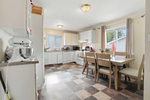 2615 37 Street Sw, Calgary, AB - Indoor Photo Showing Dining Room