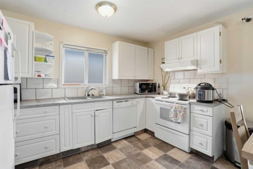 2615 37 Street Sw, Calgary, AB - Indoor Photo Showing Kitchen With Double Sink
