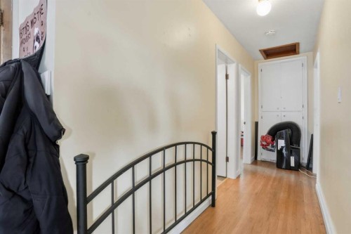 2615 37 Street Sw, Calgary, AB - Indoor Photo Showing Other Room