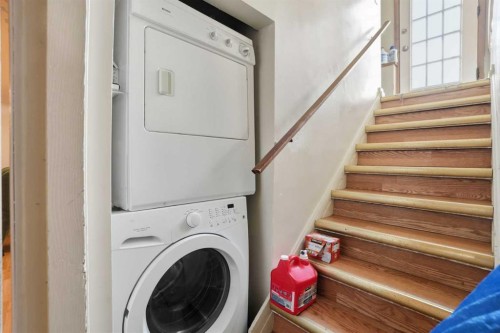 2615 37 Street Sw, Calgary, AB - Indoor Photo Showing Laundry Room
