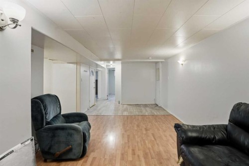 2615 37 Street Sw, Calgary, AB - Indoor