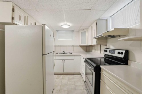 2615 37 Street Sw, Calgary, AB - Indoor Photo Showing Kitchen With Double Sink