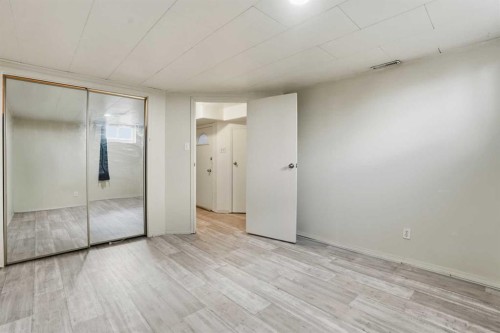 2615 37 Street Sw, Calgary, AB - Indoor Photo Showing Other Room