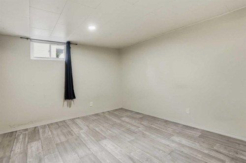 2615 37 Street Sw, Calgary, AB - Indoor Photo Showing Other Room