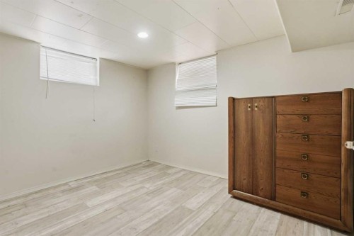 2615 37 Street Sw, Calgary, AB - Indoor