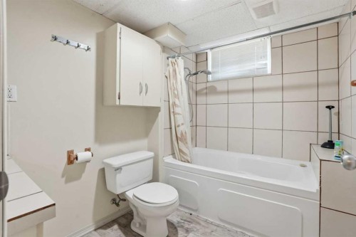 2615 37 Street Sw, Calgary, AB - Indoor Photo Showing Bathroom