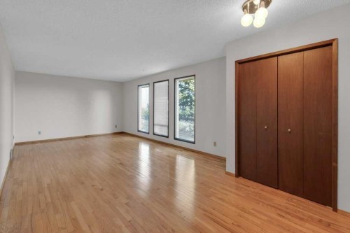 88 Bermondsey Crescent Nw, Calgary, AB - Indoor Photo Showing Other Room