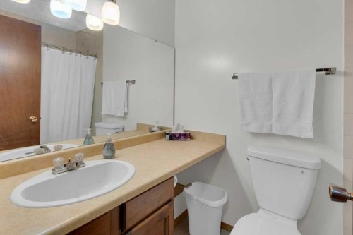 88 Bermondsey Crescent Nw, Calgary, AB - Indoor Photo Showing Bathroom