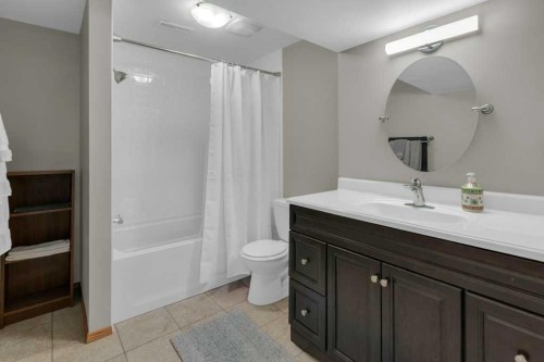 88 Bermondsey Crescent Nw, Calgary, AB - Indoor Photo Showing Bathroom