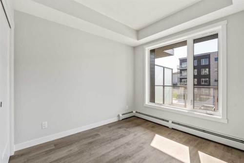 213-660 Shawnee Square Sw, Calgary, AB - Indoor Photo Showing Other Room