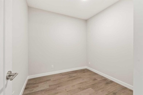 213-660 Shawnee Square Sw, Calgary, AB - Indoor Photo Showing Other Room