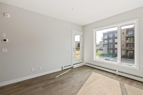 213-660 Shawnee Square Sw, Calgary, AB - Indoor Photo Showing Other Room