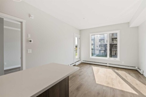 213-660 Shawnee Square Sw, Calgary, AB - Indoor Photo Showing Other Room