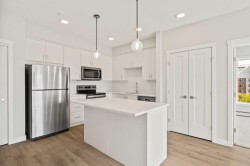 302-660 Shawnee Square SW Calgary, AB T2Y 0X6